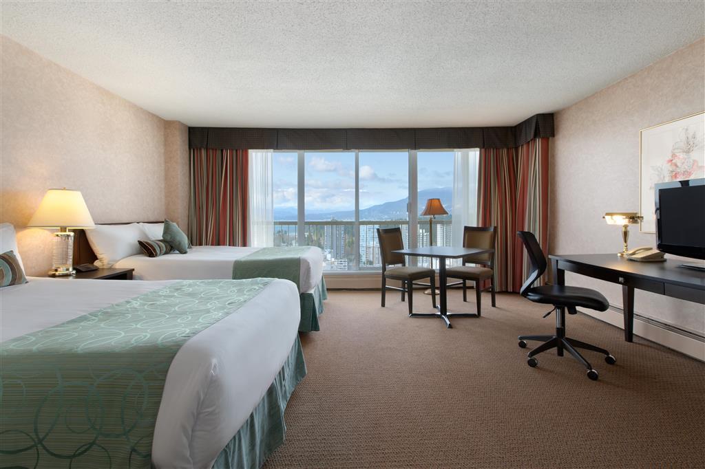 Coast Plaza Hotel And Suites Ванкувър Стая снимка