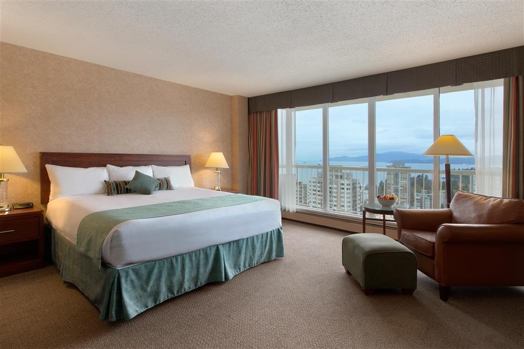 Coast Plaza Hotel And Suites Ванкувър Стая снимка